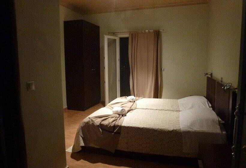 Chambre Classique, Lefkas Petra