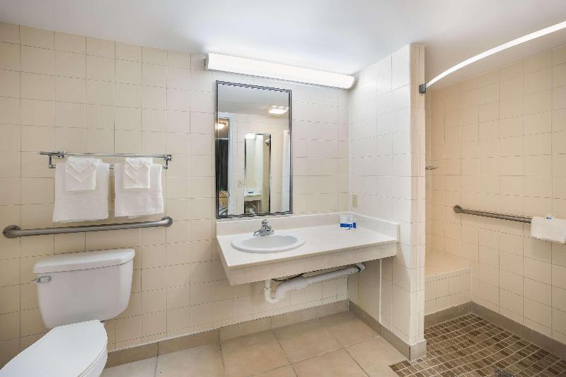 غرفة قياسية لذوى الاحتياجات الخاصة, Rodeway Inn