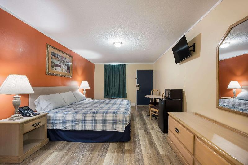 غرفة قياسية سرير كينج, Rodeway Inn