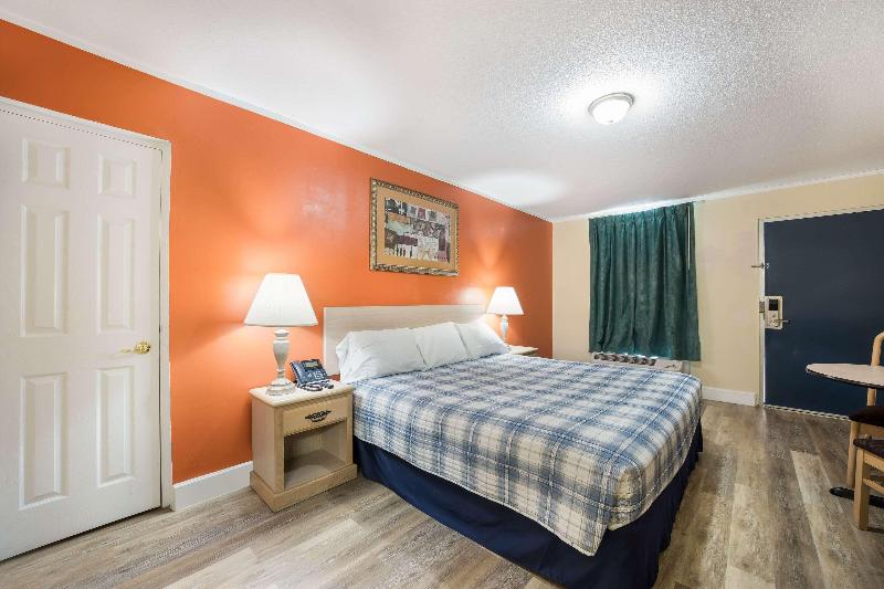 غرفة قياسية سرير كينج, Rodeway Inn