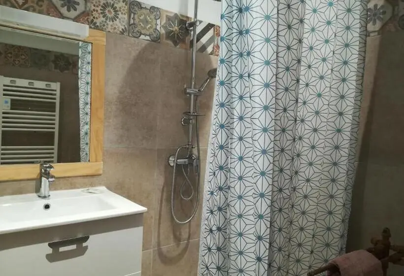 Standard Kolmen Hengen Huone, La Ferme Constantin