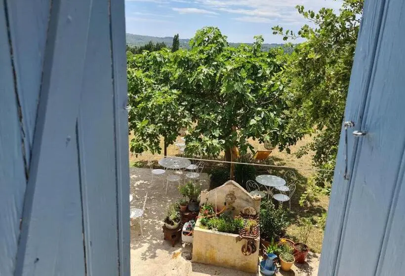 Perhehuone, La Ferme Constantin