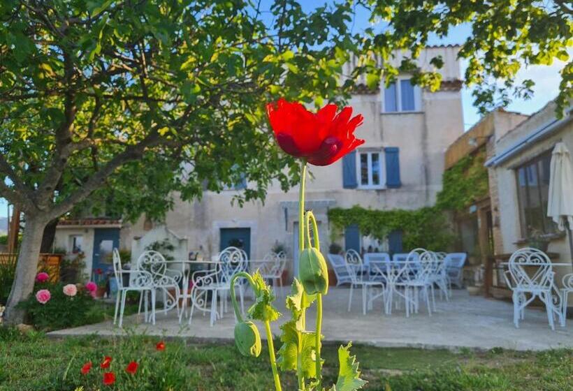 חדר משפחתי, La Ferme Constantin