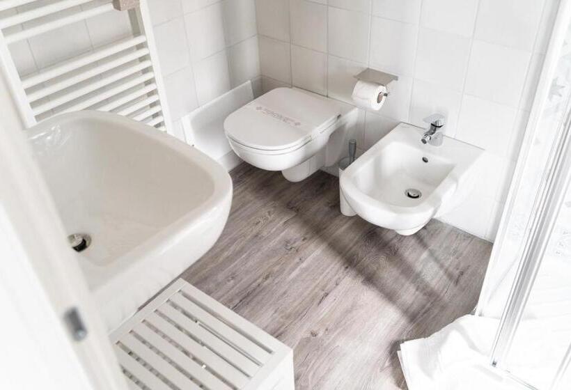 اتاق استاندارد, Baldacci Bed & Breakfast