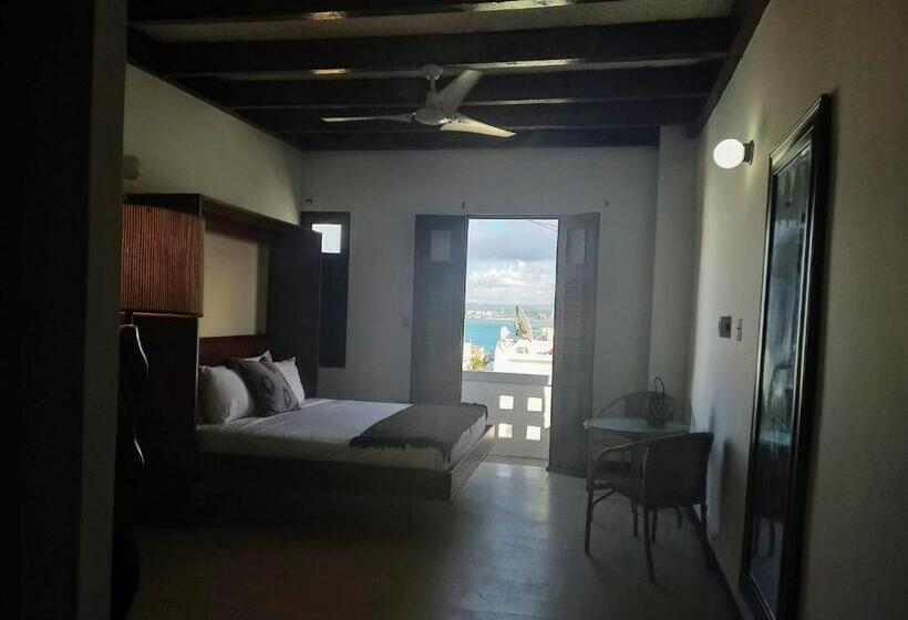 آپارتمان 1 خوابه با بالکن, La Capitana Old San Juan Building