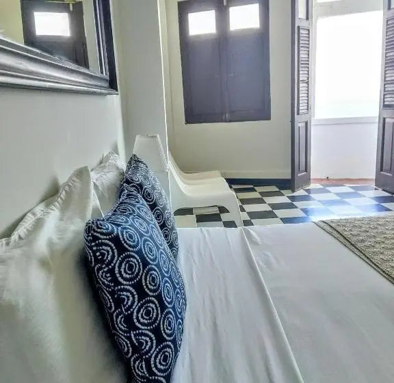 آپارتمان 1 خوابه با چشمانداز دریا, La Capitana Old San Juan Building