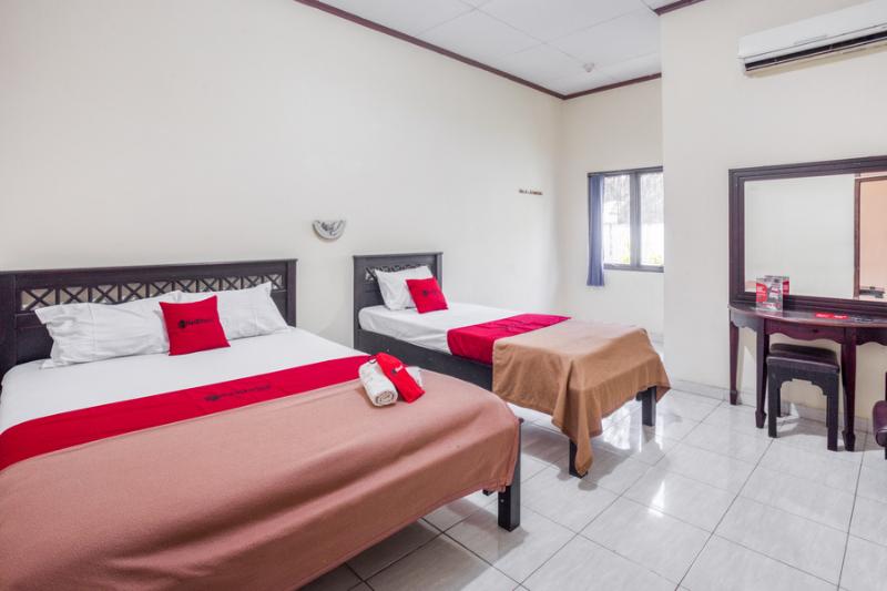 家庭间, Reddoorz Near Xt Square 2