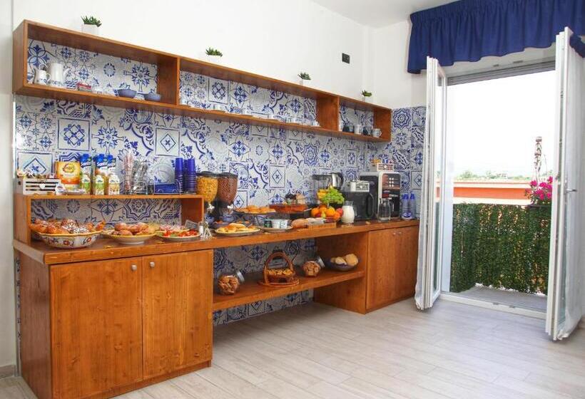 Четырехместный Номер Стандарт с Балконом, Domus Michaeli B&b Pompei