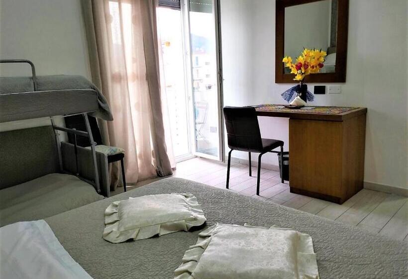 Четырехместный Номер Стандарт с Балконом, Domus Michaeli B&b Pompei