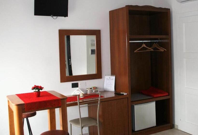 Номер Стандарт Трехместный, Domus Michaeli B&b Pompei