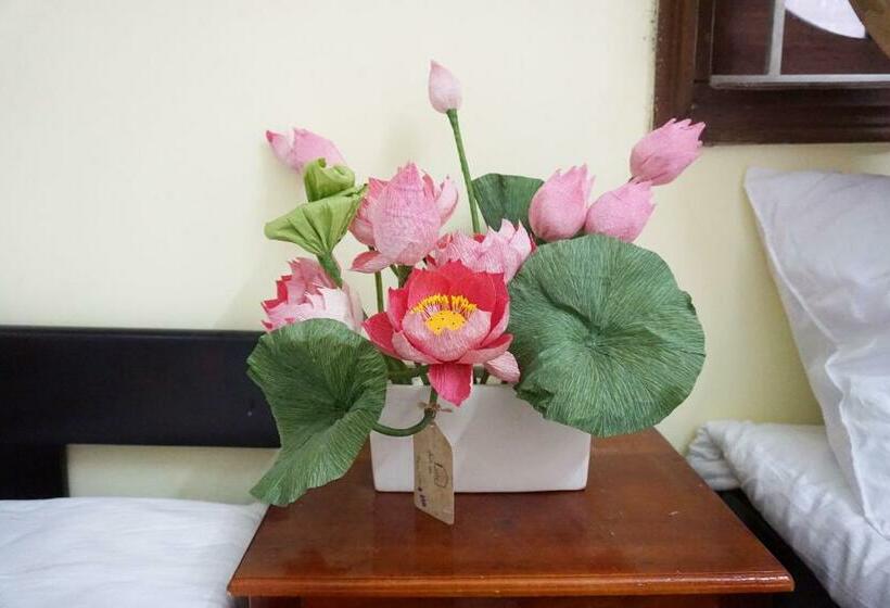 اتاق استاندارد با سرویس بهداشتی مشترک, Hue Lotus Homestay