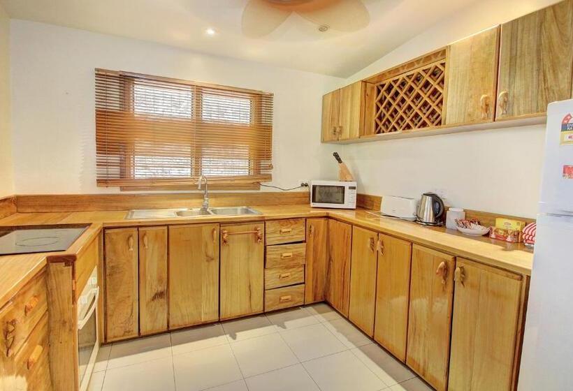 آپارتمان 2 خوابه, King Solomon