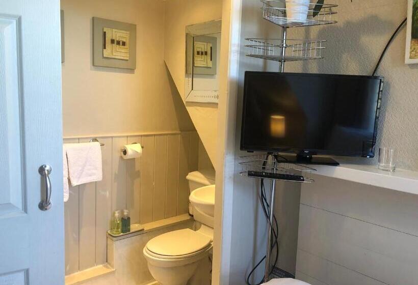 חדר אקונומי יחיד, Carena House