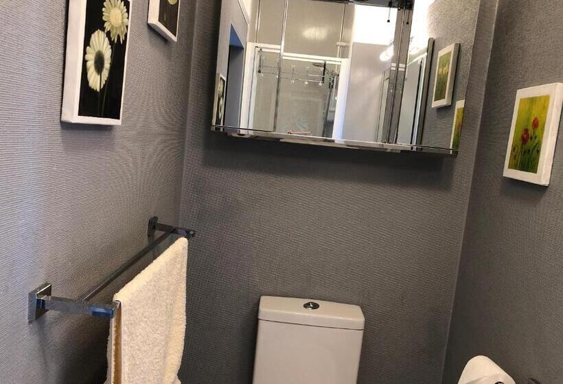 חדר דלוקס, Carena House