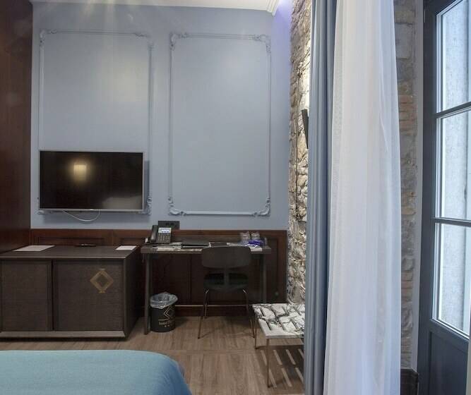 اتاق استاندارد, Solun