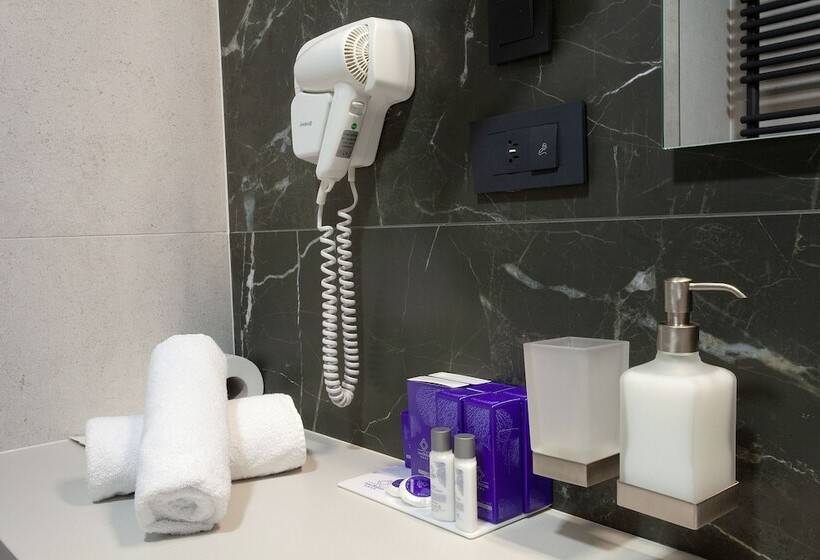 اتاق سوپریور, Solun