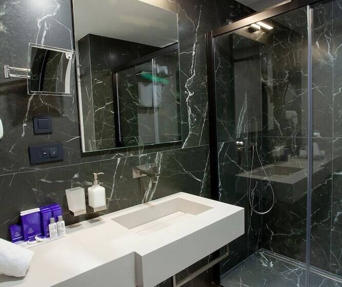 اتاق سوپریور, Solun