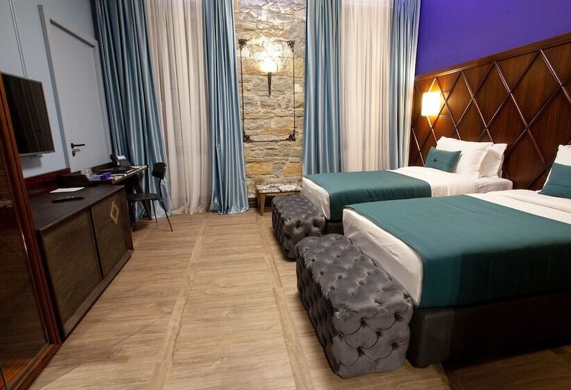 اتاق سوپریور, Solun