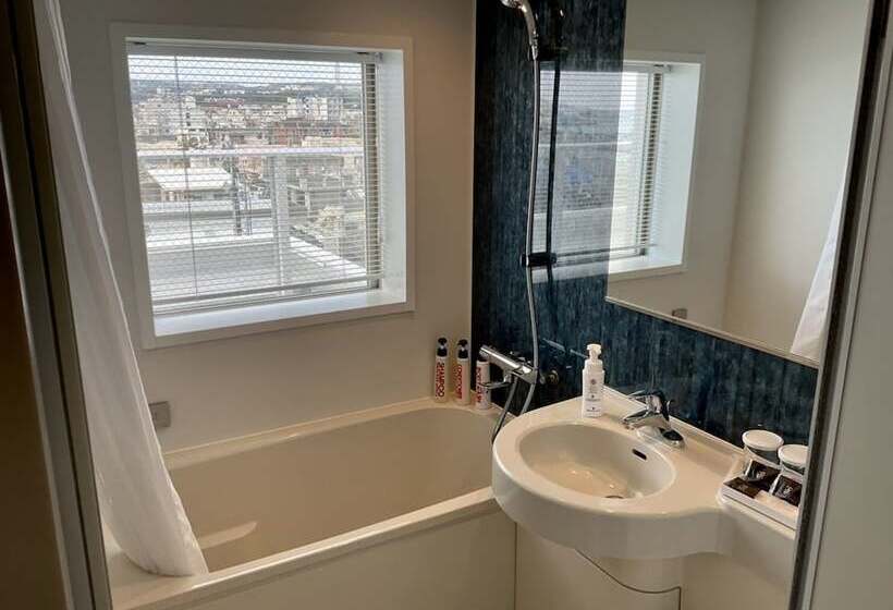 חדר סטנדרט לשלושה, Green Rich Hotel Okinawa Nago