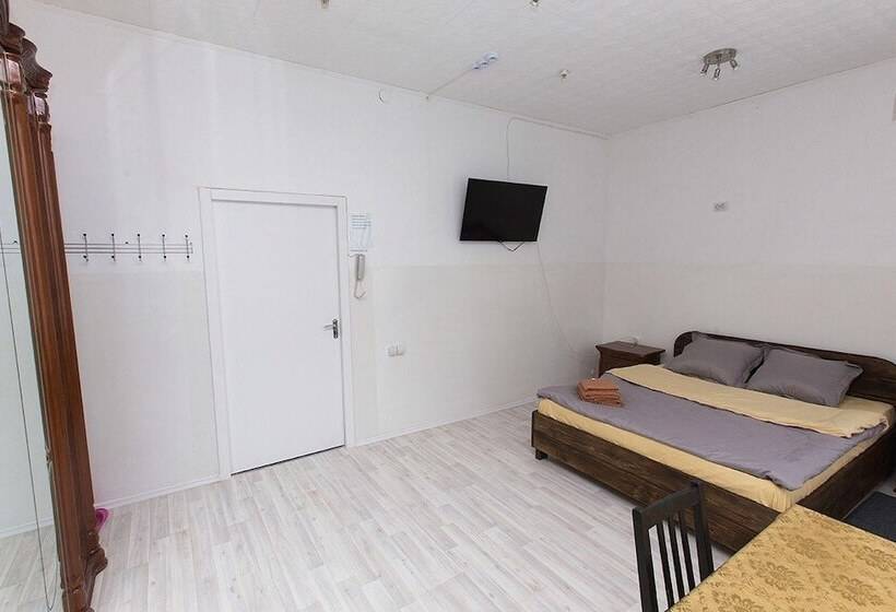 اتاق استاندارد سه نفره, Grelka