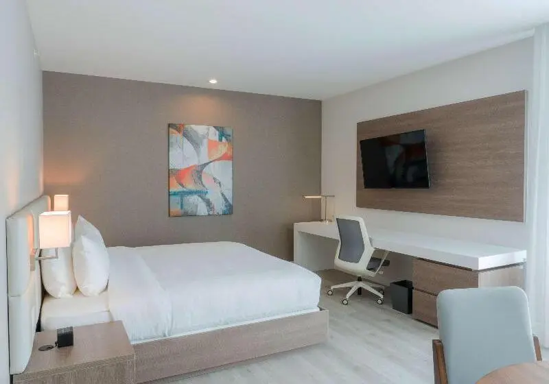 キングサイズベッドのデラックスルーム, Hilton Garden Inn Santa Ana San Jose
