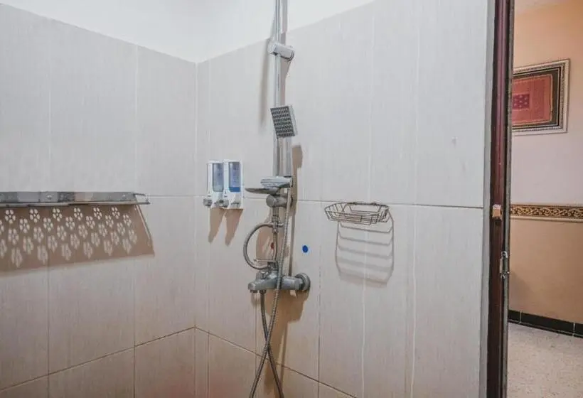 اتاق لوکس, Reddoorz Plus @ Tanjung Karang Lampung 2