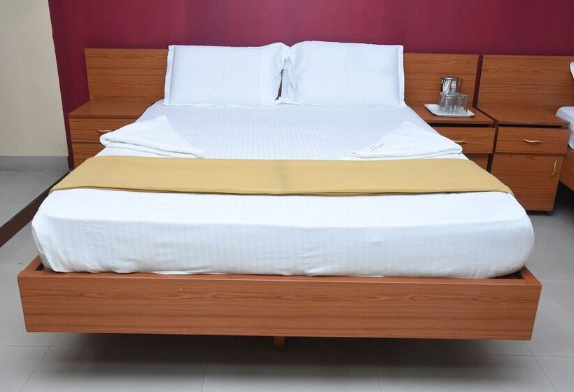 חדר דלוקס לארבעה, Surya Residency Majestic