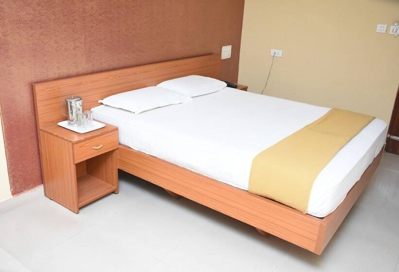 חדר דלוקס לארבעה, Surya Residency Majestic