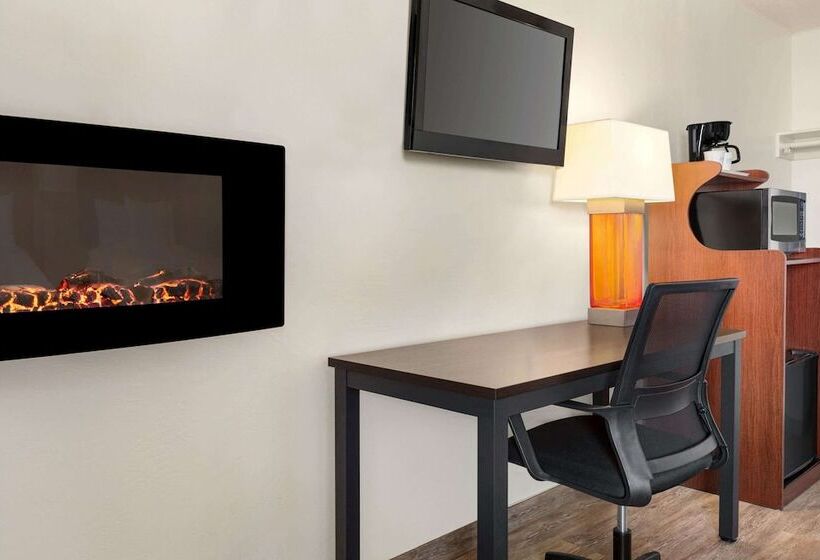 غرفه قياسيه سريرين مزدوجين, Baymont By Wyndham Fort Bragg