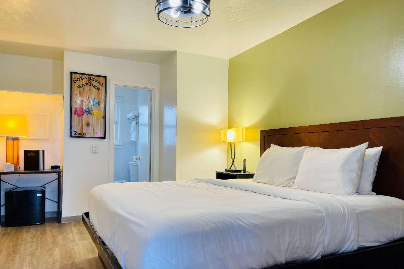 غرفة قياسية سرير كينج, Baymont By Wyndham Fort Bragg