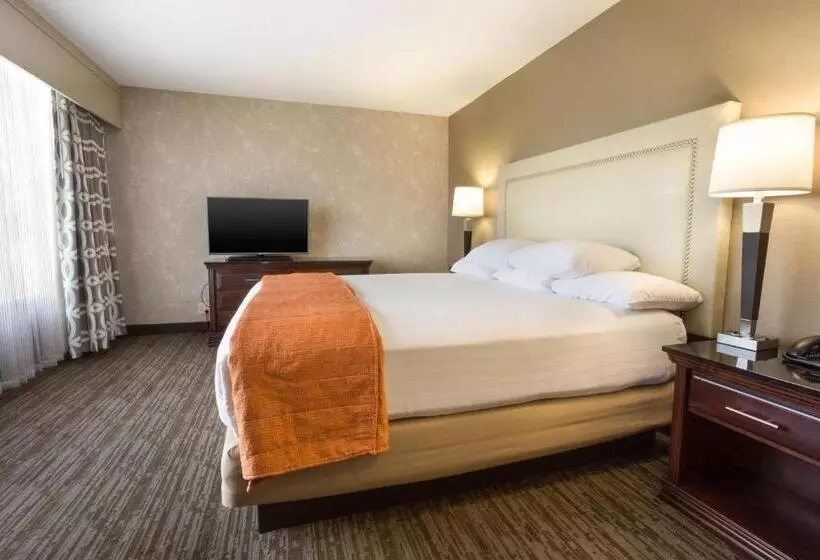 سوییت سوپریور, Drury Inn & Suites Greensboro