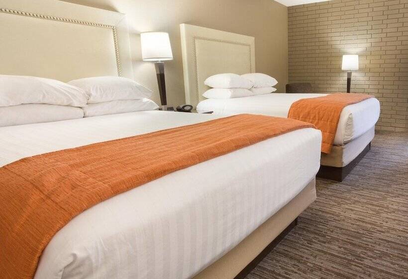 Номер Deluxe, Drury Inn & Suites Greensboro