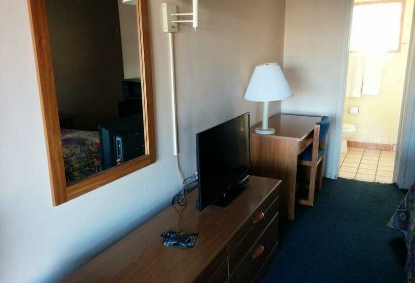 带2个双人床的标准工作室, Economy Inn Safford