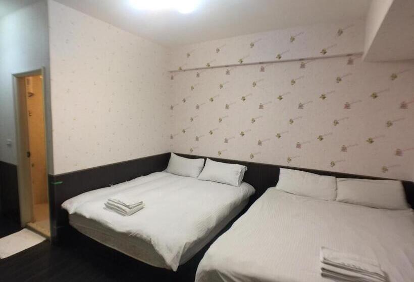 اتاق استاندارد چهارنفره با بالکن, 戀愛逢甲