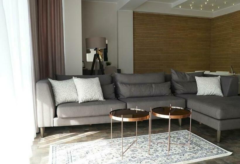 سوئیت با وان آب گرم, Premium