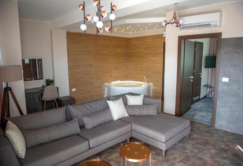 سوئیت با وان آب گرم, Premium