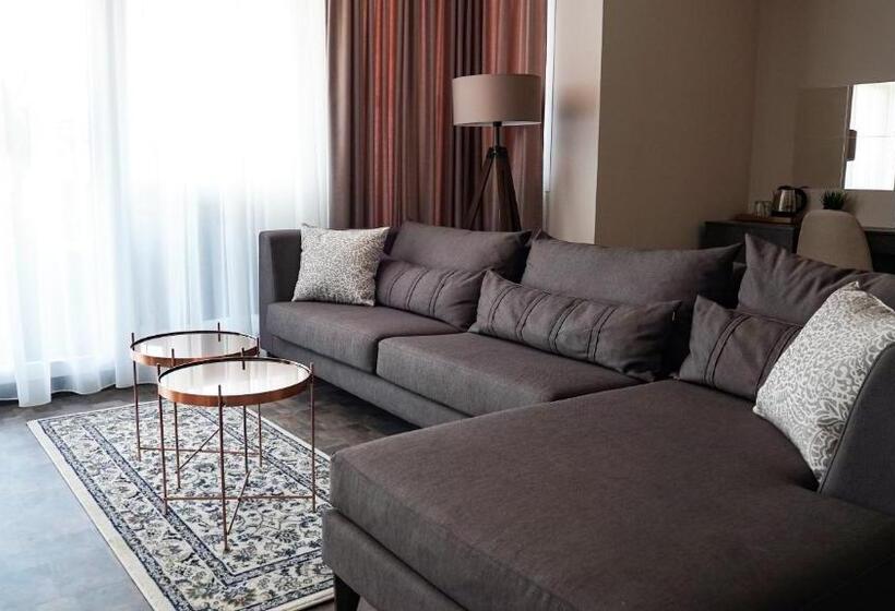 سوئیت با وان آب گرم, Premium