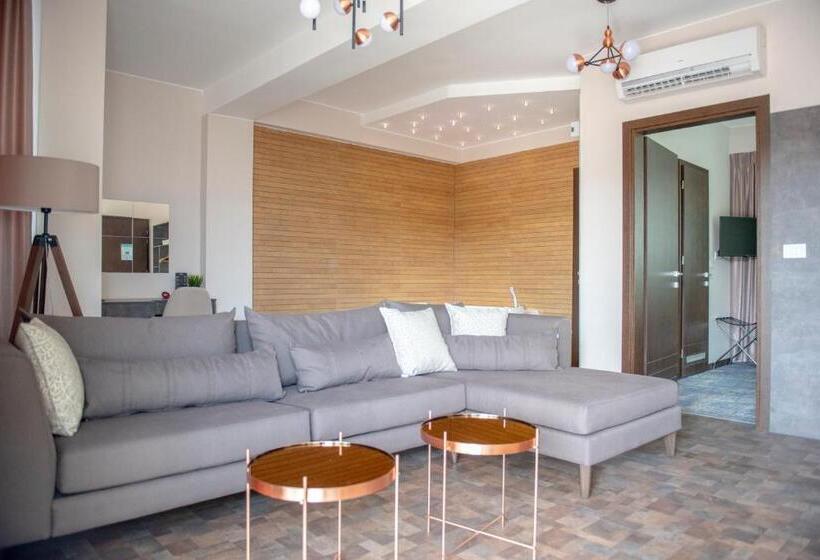 سوئیت با وان آب گرم, Premium