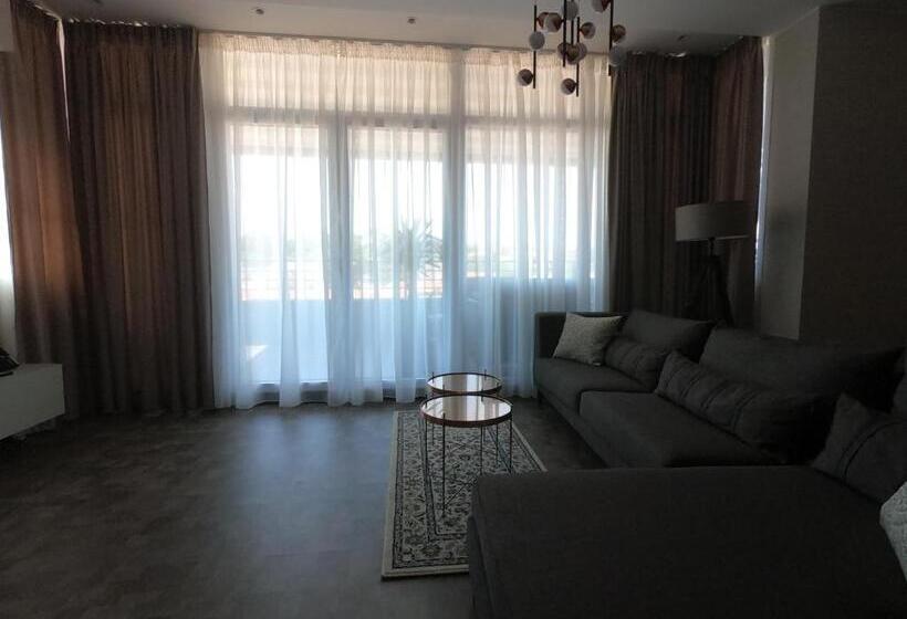 سوئیت با وان آب گرم, Premium