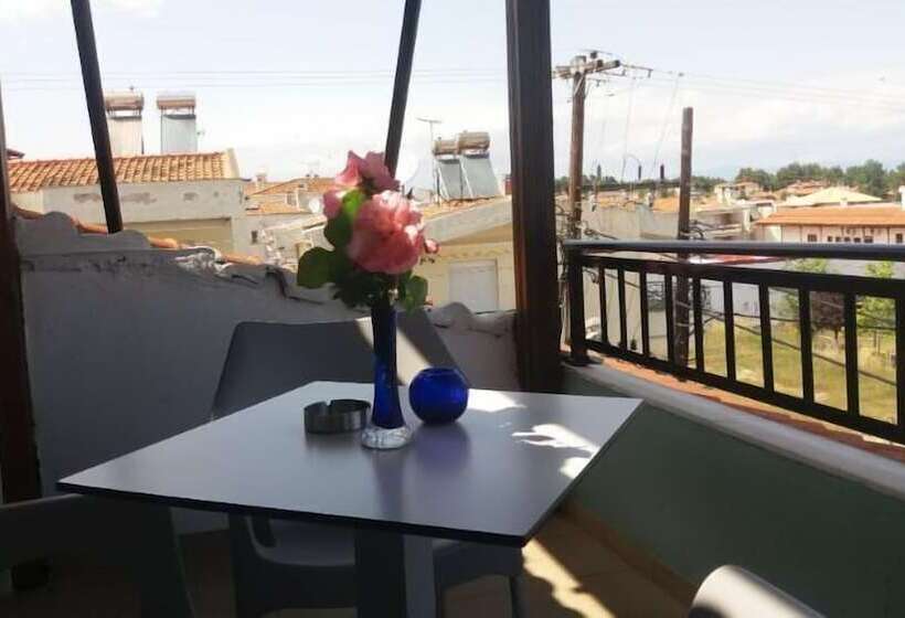 חדר סטנדרט, Kokkos Brothers