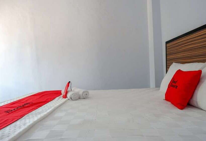 Номер Superior, Reddoorz Near Taman Kota Kendari