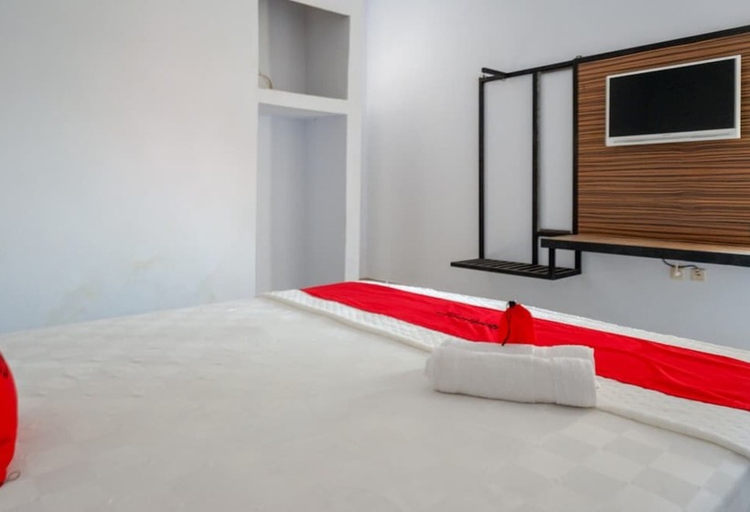 Номер Superior, Reddoorz Near Taman Kota Kendari