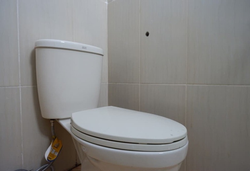 Номер Deluxe, Reddoorz Near Taman Kota Kendari