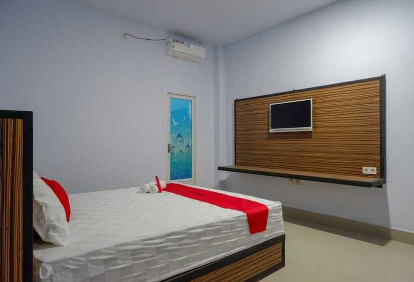 Номер Deluxe, Reddoorz Near Taman Kota Kendari