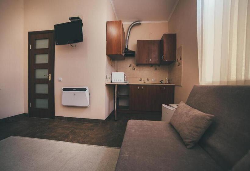 استودیو خانوادگی, Villa Zhanna