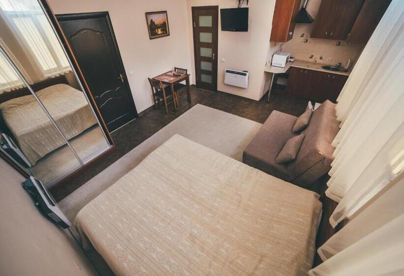 استودیو خانوادگی, Villa Zhanna