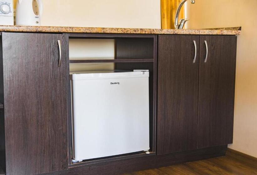 استودیوی لوکس, Villa Zhanna