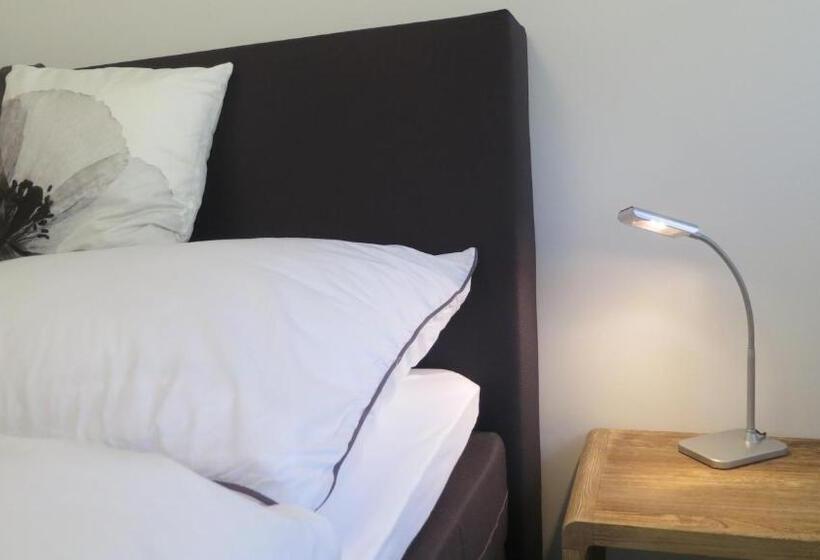 اتاق اکونومی, Nussböckgut