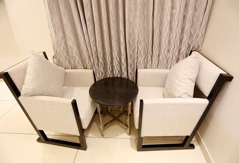 Deluxe Kolmen Hengen Huone, Lnb Residency