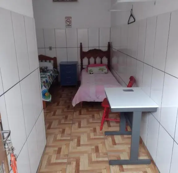 اتاق اکونومی, Hospedagem A Vale Verde